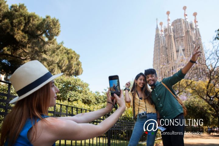 El Reconocimiento de la «Turismofobia» por la RAE: Un Punto de Inflexión en la Gestión de Destinos Saturados